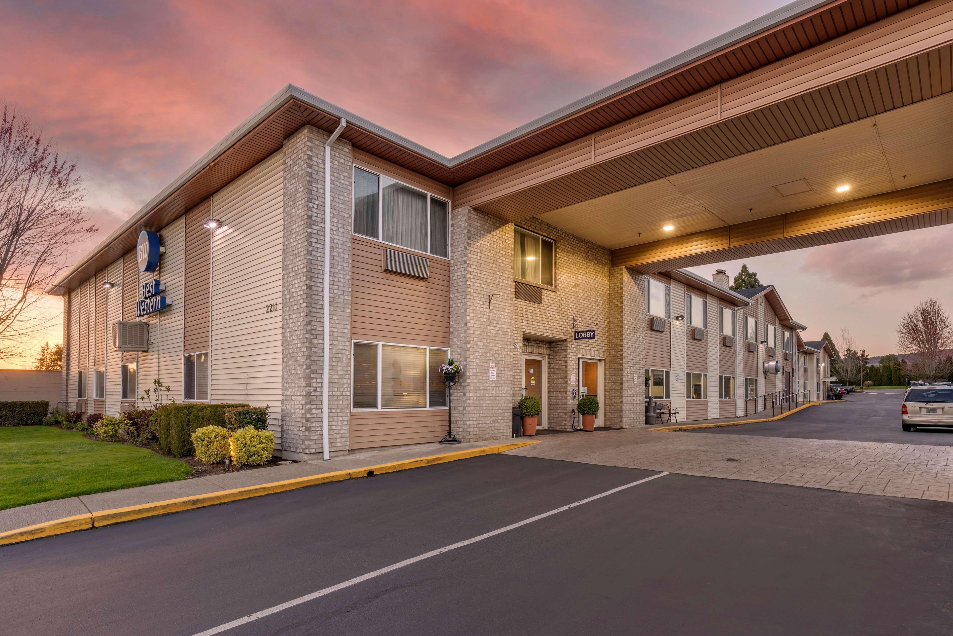 Best Western Newberg Inn Bagian luar foto
