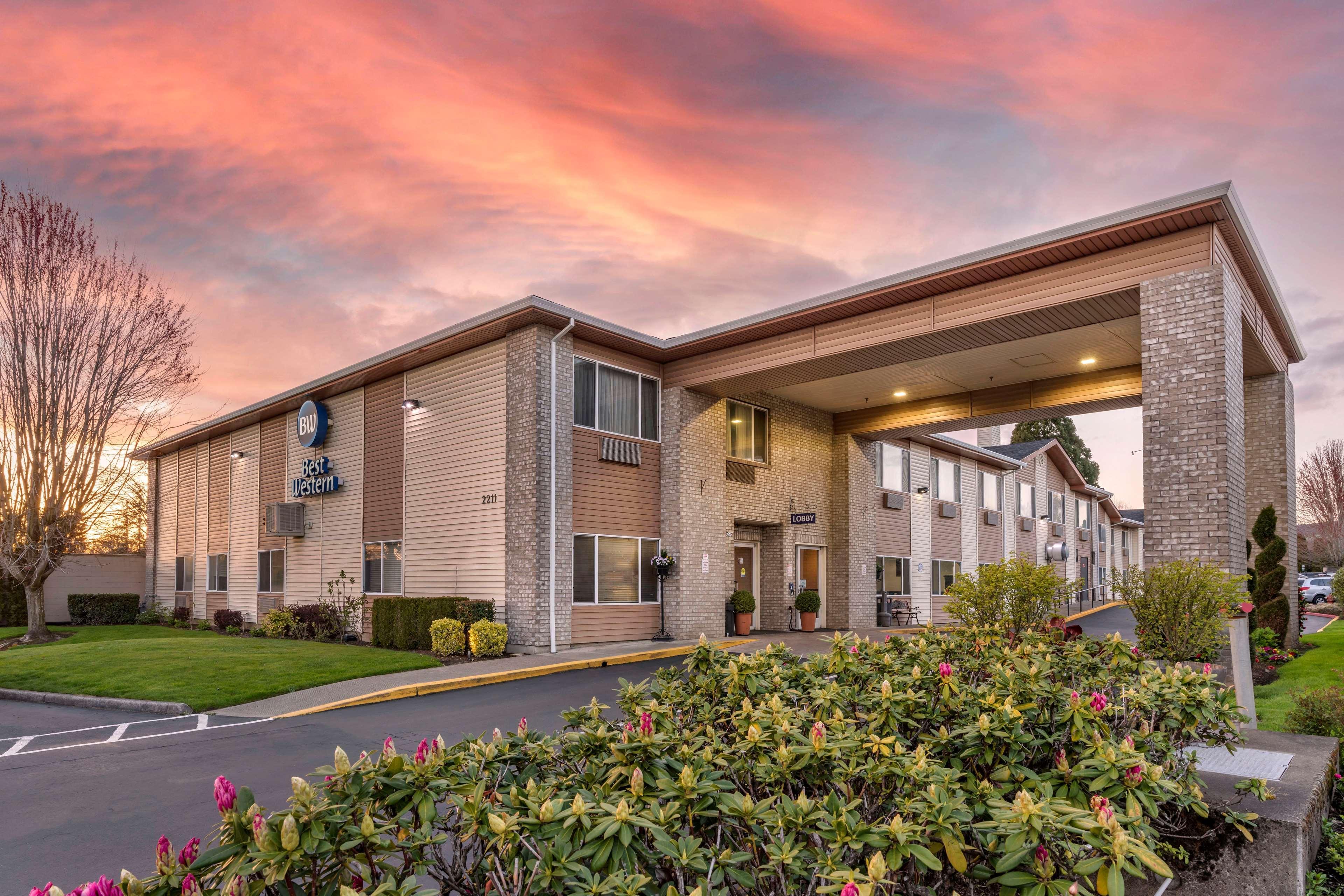 Best Western Newberg Inn Bagian luar foto